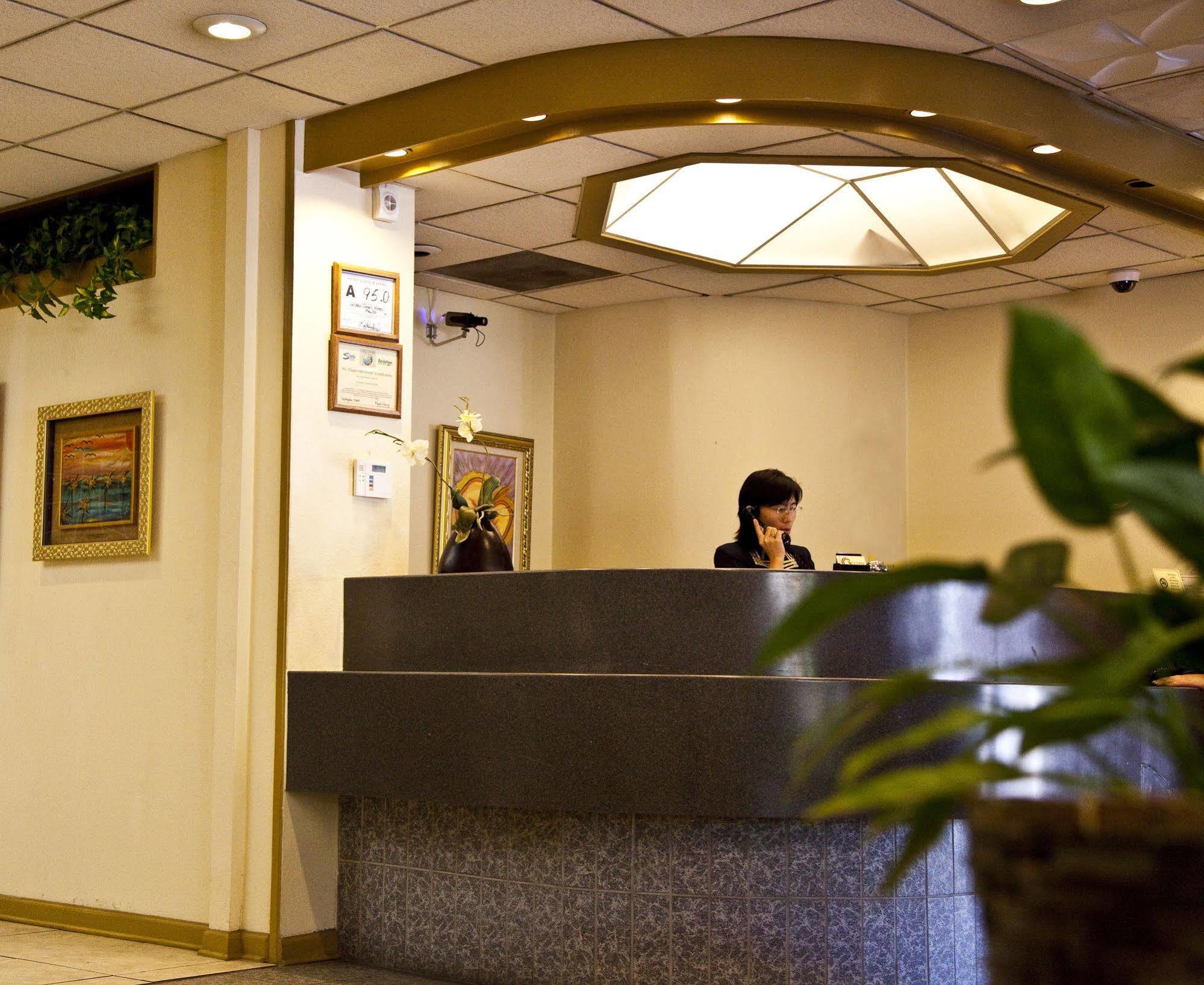 Golden Green Hotel By Oyo Charlotte Extérieur photo