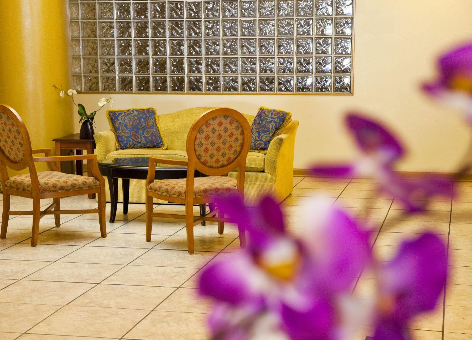 Golden Green Hotel By Oyo Charlotte Extérieur photo