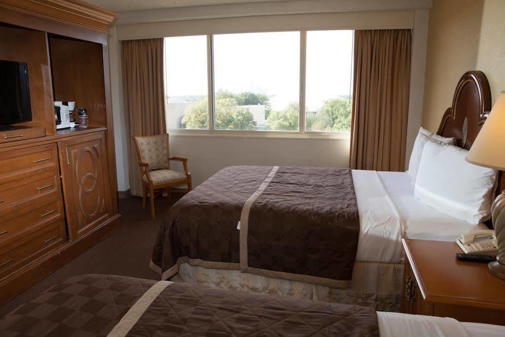 Golden Green Hotel By Oyo Charlotte Extérieur photo